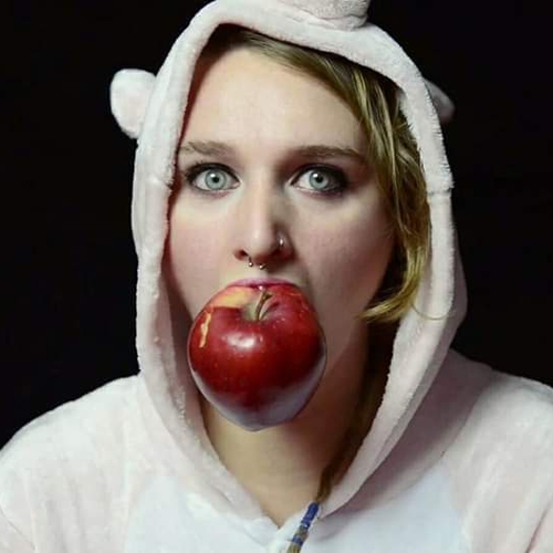 Monologo di donna con salsiccia