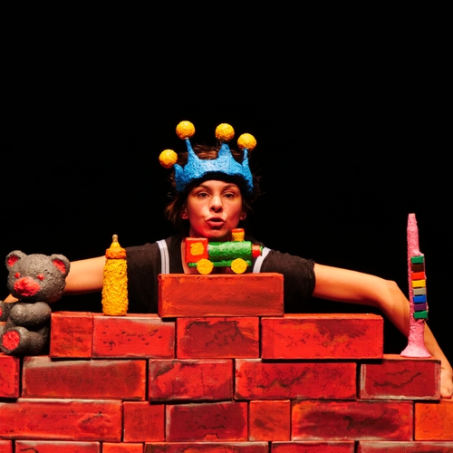 “Di qua e di là. Storia di un piccolo muro”