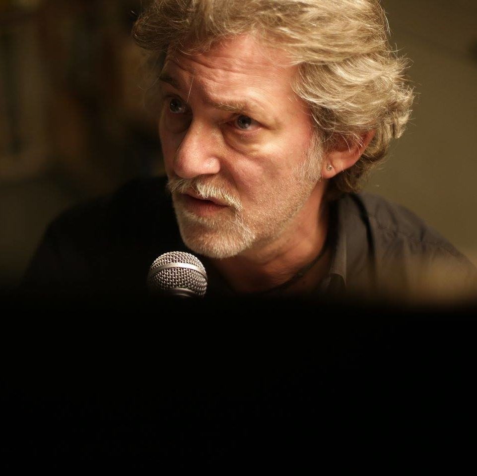 “Mister Volare…” presentazione del libro di Tiberio Ferracane e live tastiera e voce @Parlano i Muri