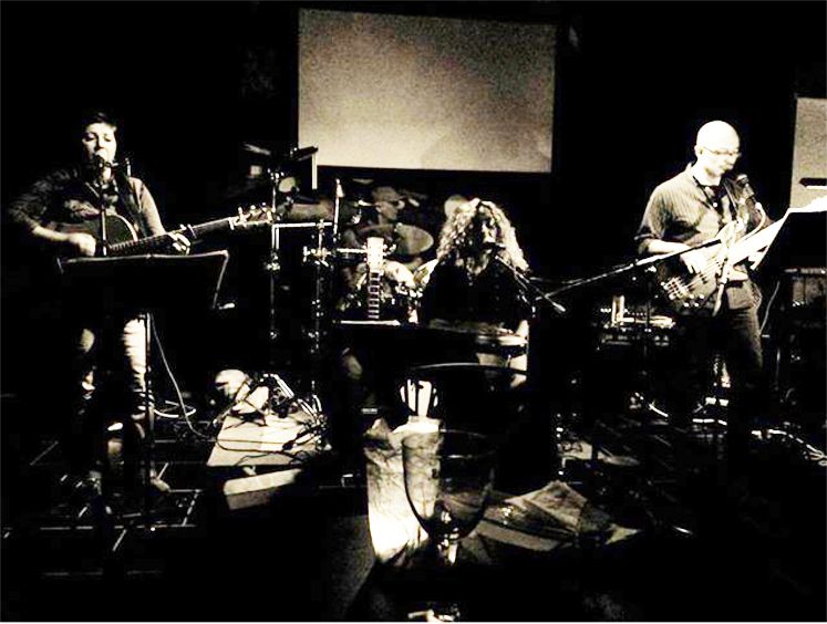 OUT OF RANGE (FOLK AMERICANO)