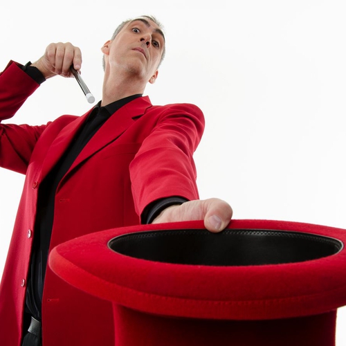 Crazy magic show con il mago più alto del mondo