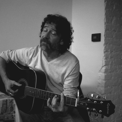 Luca Occelli porta le sue “Quattro storie in croce” al Teatro Civico di Busca