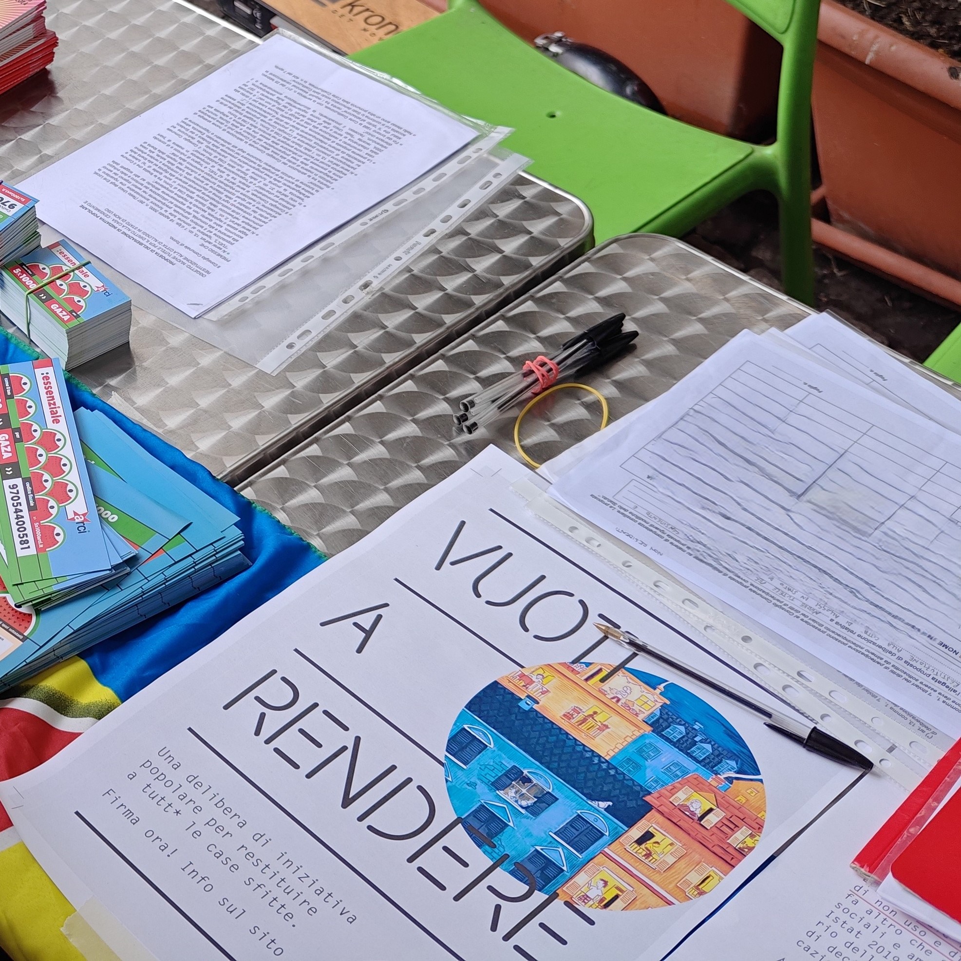 VUOTI A RENDERE: A TORINO RACCOLTE OLTRE 3MILA FIRME IN QUATTRO MESI