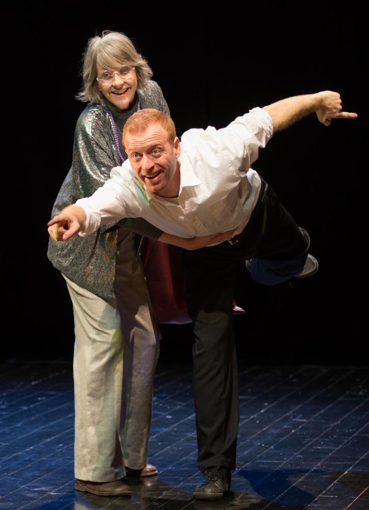 Due generazioni in fuga al Teatro Civico di Caraglio