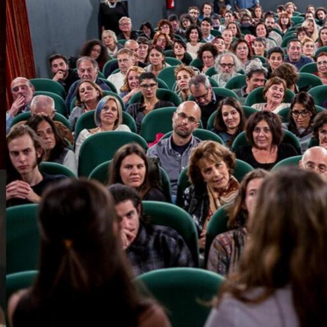 PARLARE AD UN PUBBLICO E COMUNICARE AD ALTA VOCE