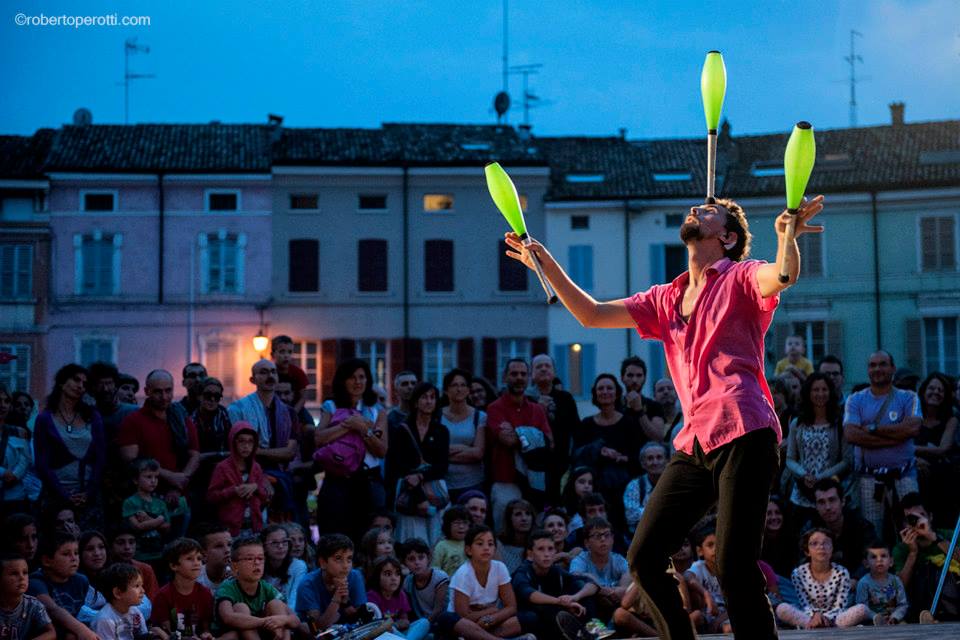 SÍ DI VENERE. Circo, giocoleria, magia, comicità. Dal 28 giugno al 26 luglio