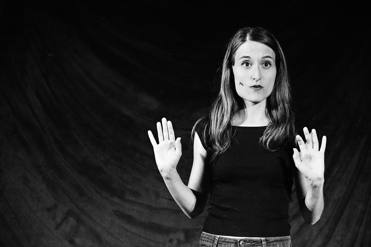 "Non tutto il male viene per nuocere,ma questo sì" di e con Giulia Pont